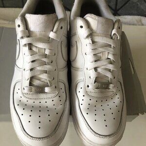 UIB Nike Air Force 1 '07 Low Men’s Triple White Sneakers Size 9